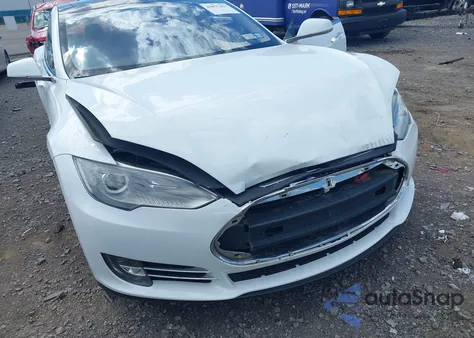 2013 Tesla Model S z USA, uszkodzony, nr VIN 5YJSA1AG2DFP04036